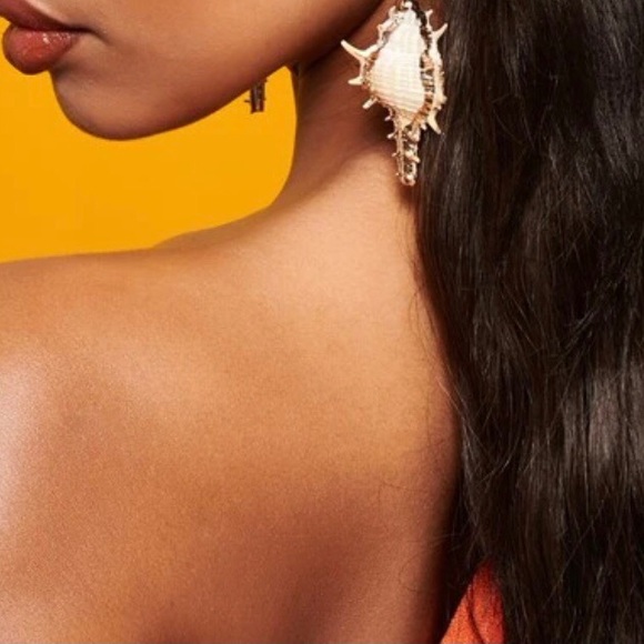 “Spiny Murex” Echinate Spiky Conch Shell Mermaid Beach Ocean Gold Dipped Earring - Picture 9 of 16